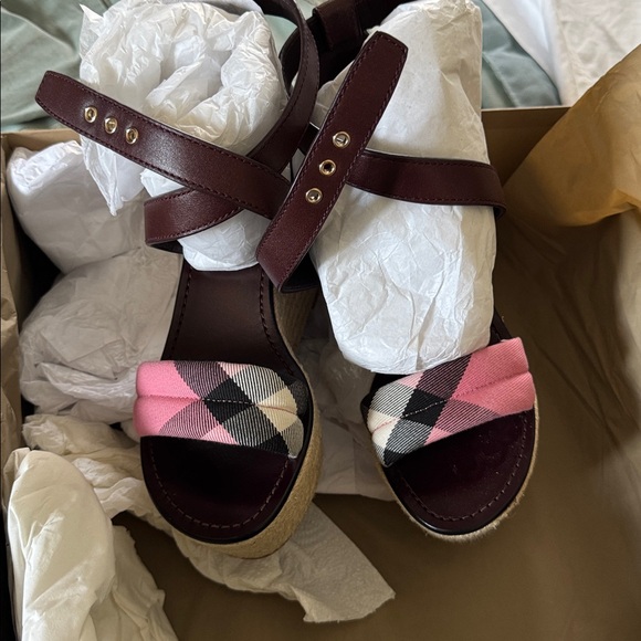 BURBERRY LONDON WEDGE HEELS - Picture 4 of 10